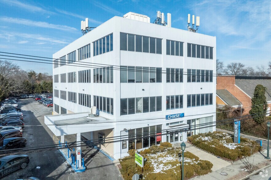 Primary Photo Of 2631 Merrick Rd, Bellmore Office For Lease