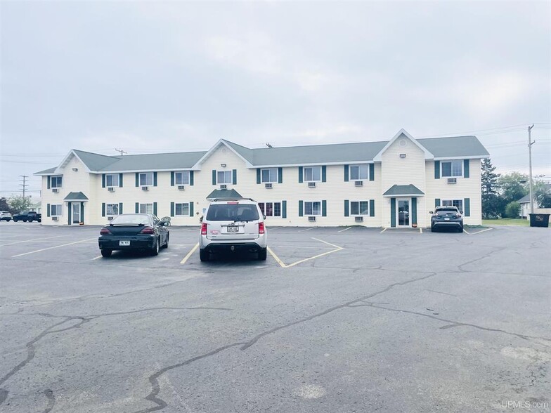 Primary Photo Of 620 N Lincoln Rd, Escanaba Hotel For Sale