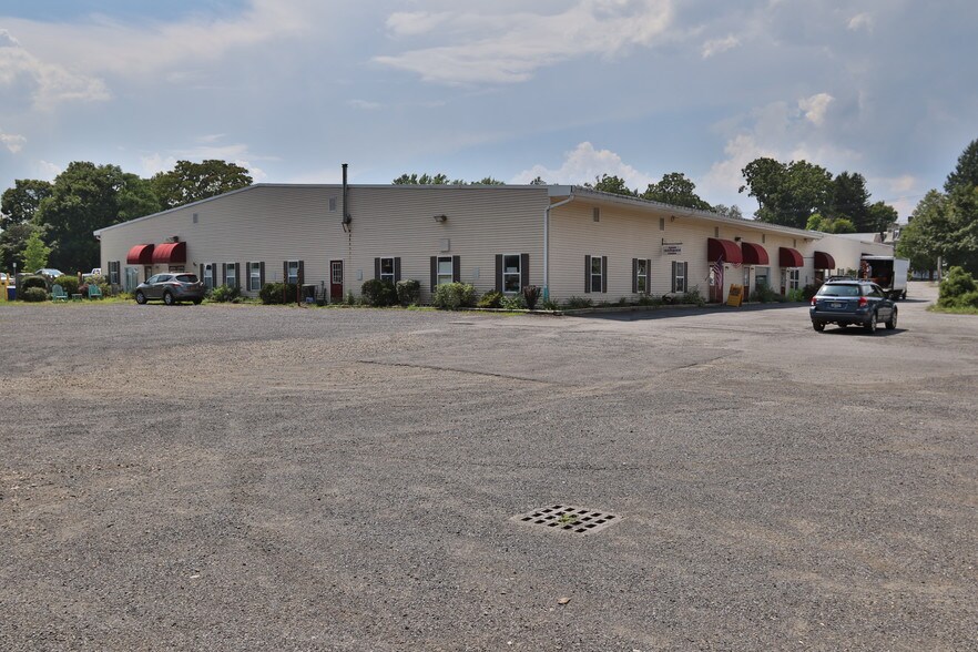 More Photos Of 7578 N Broadway, Red Hook Office For Lease