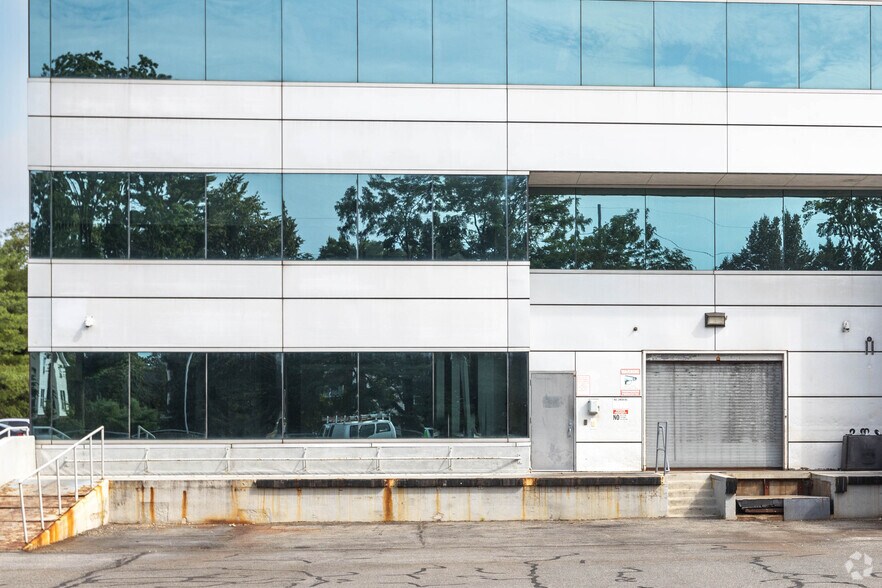 More Photos Of 990 Stewart Ave, Garden City Office For Lease