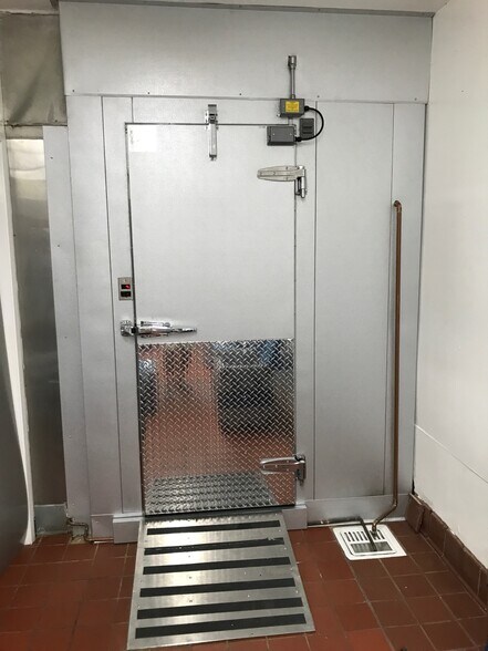 More Photos Of 1282 Newbury, Thousand Oaks Specialty For Lease