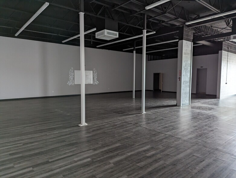 More Photos Of 601 N West St, Wichita Storefront For Lease