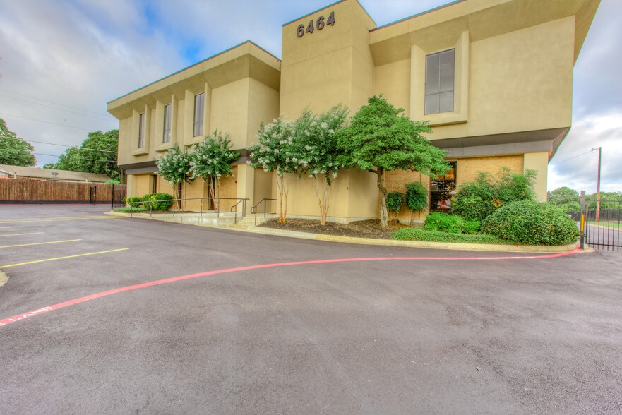 More Photos Of 6464 Brentwood Stair Rd, Fort Worth Office For Sale