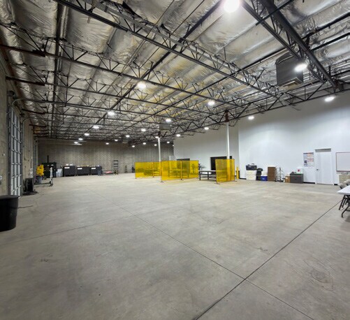More Photos Of 1835 W Crest Ln, Phoenix Warehouse For Lease