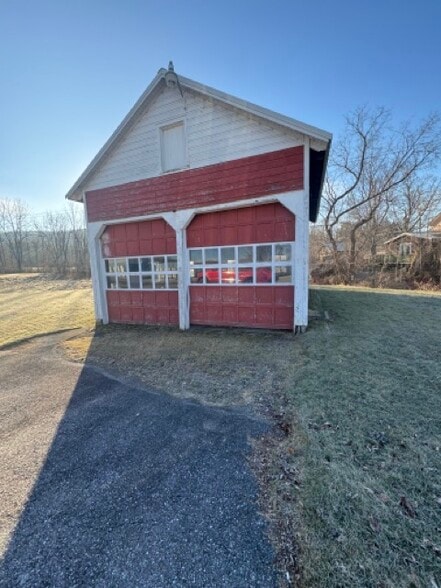 More Photos Of 628 South St, Hoosick Falls Specialty For Sale