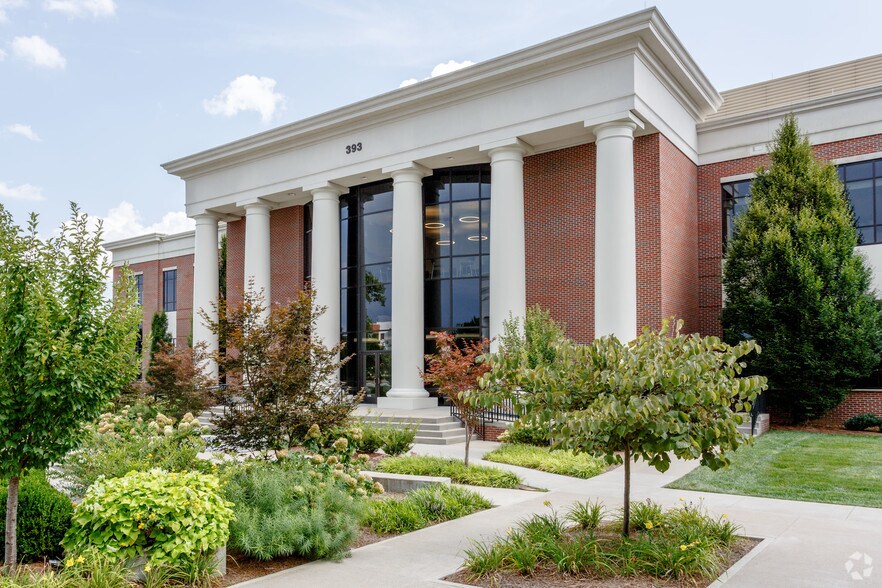 Primary Photo Of 393 Nichol Mill Ln, Franklin Office For Lease