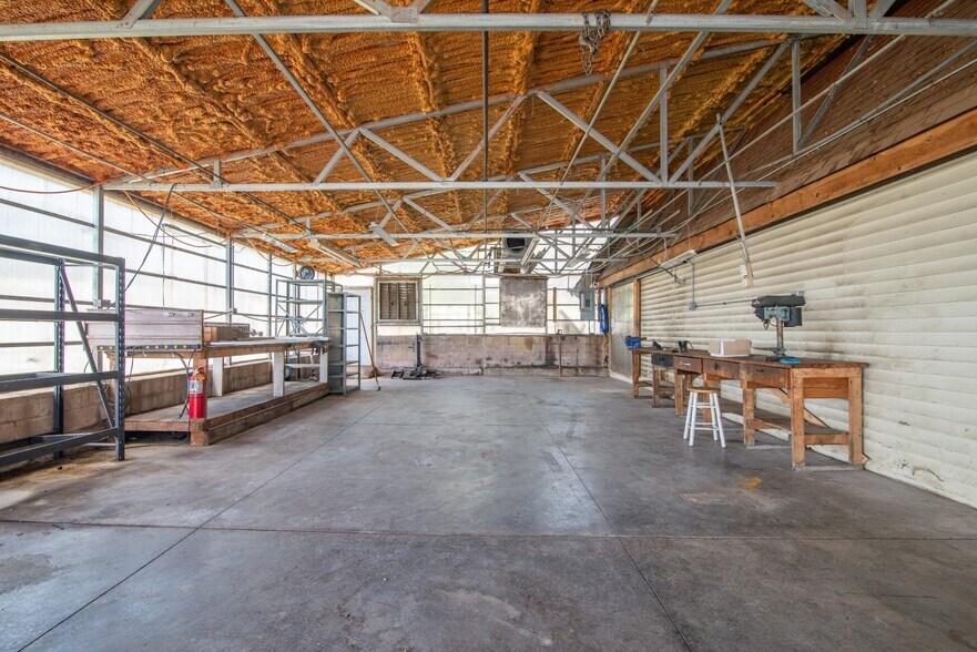 More Photos Of 641 Highland Ave, Vine Grove Freestanding For Sale