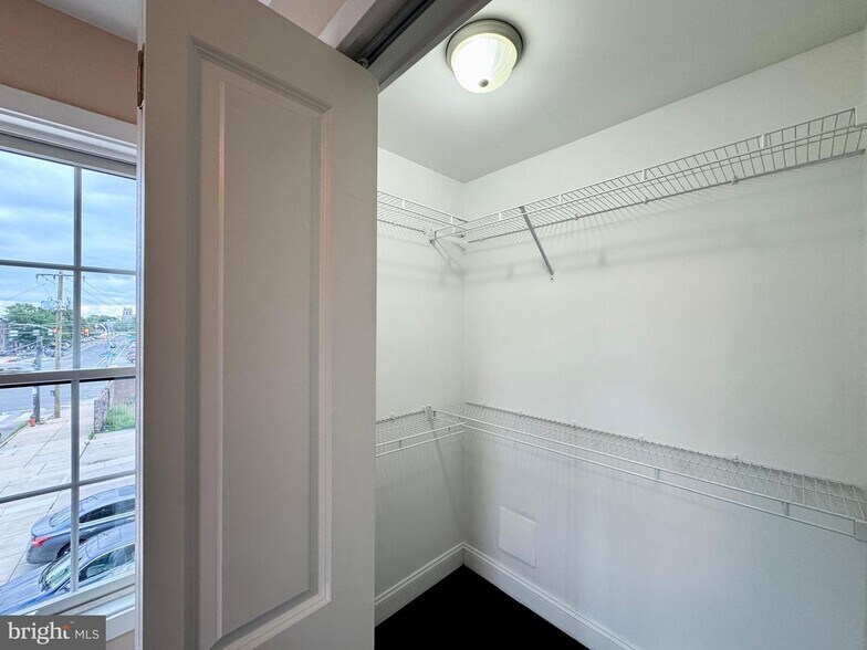 More Photos Of 1014 E Moyamensing Ave, Philadelphia Multifamily For Sale