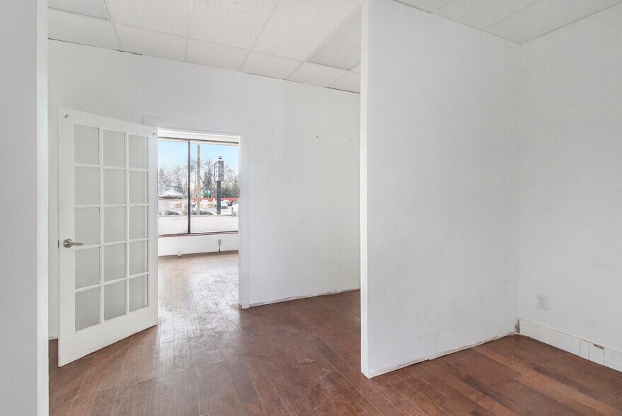 More Photos Of 1052-1072 W Huron St, Waterford Freestanding For Lease