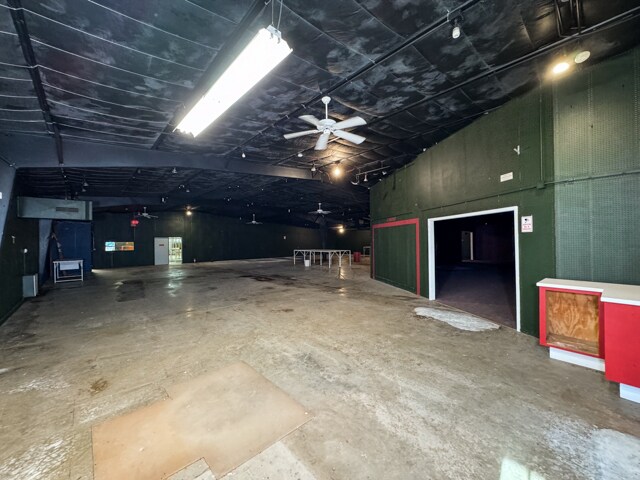 More Photos Of 100 Holiday Ln, Tonkawa Warehouse For Lease