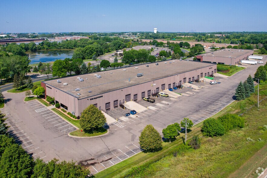 More Photos Of 875 Blue Gentian Rd, Eagan Service For Lease