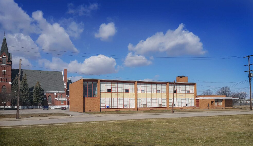 More Photos Of 1123 N Sherman St, Bay City Schools For Lease