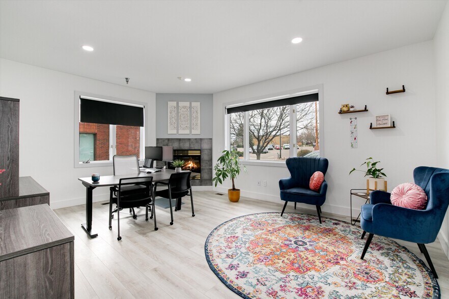 More Photos Of 42 Garden Ctr, Broomfield Office For Lease