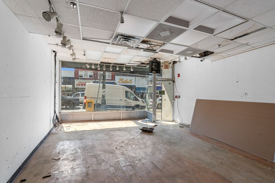 More Photos Of 279 Main St, Paterson Office For Lease