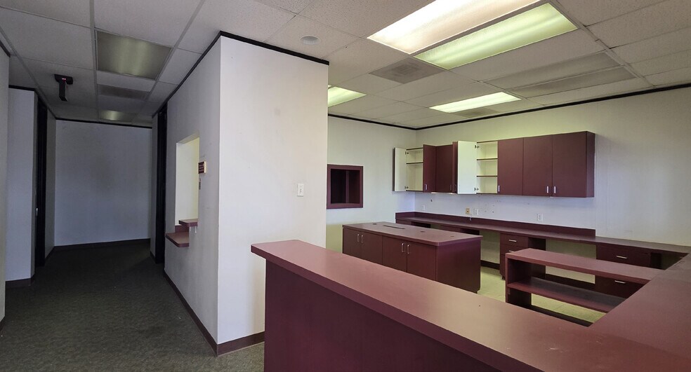 More Photos Of 1309 W Fairmont Pky, La Porte Unknown For Lease