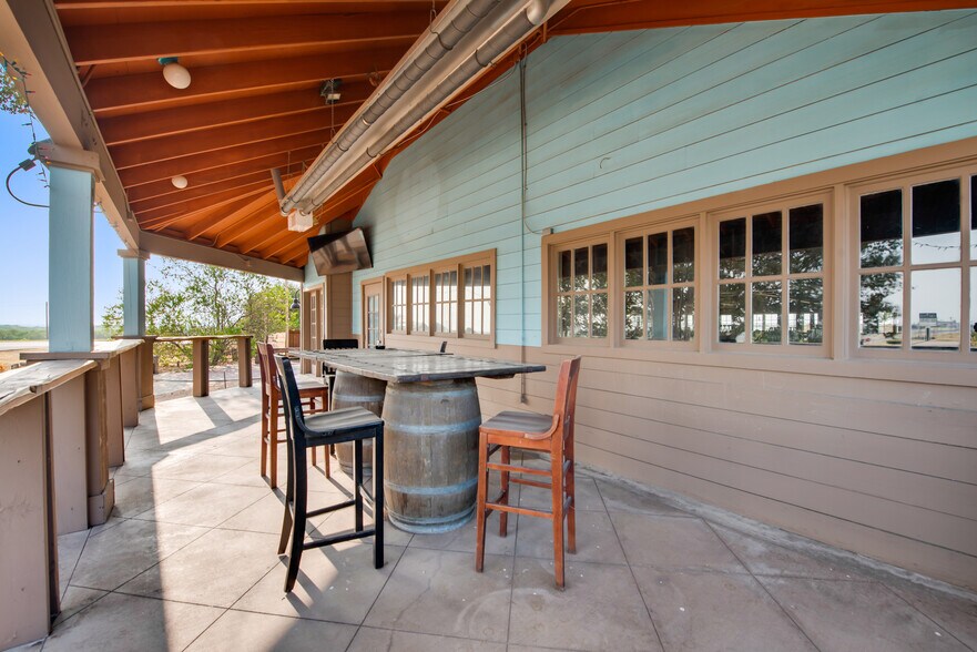 More Photos Of 5812 N Interstate 35, Denton Restaurant For Sale