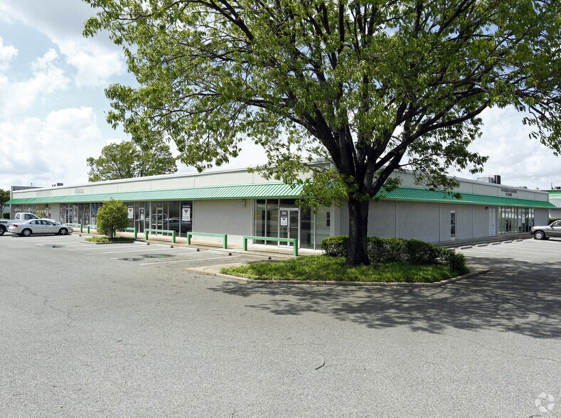 More Photos Of 968-986 E Brooks Rd, Memphis Freestanding For Lease