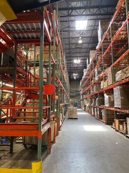 More Photos Of 38 Corporate Cir, Albany Distribution For Lease