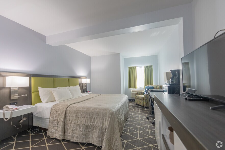 More Photos Of 112 King st, Palmerston Hotel For Sale