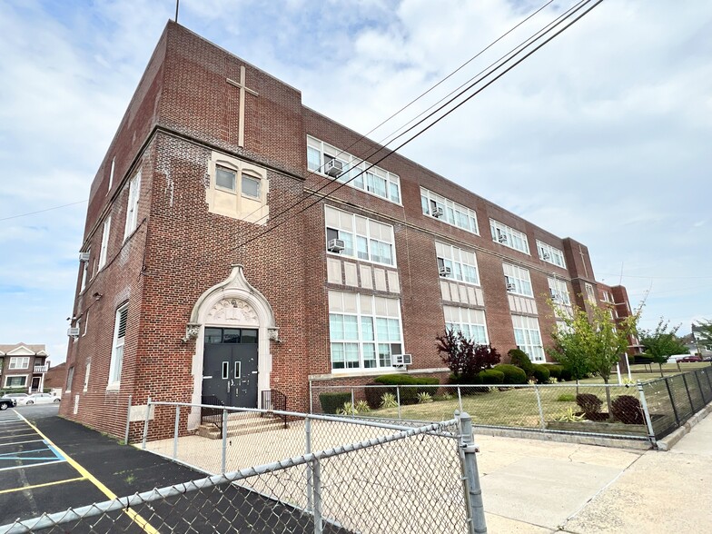 Primary Photo Of 158-10 101st Street, Howard Beach Schools For Lease