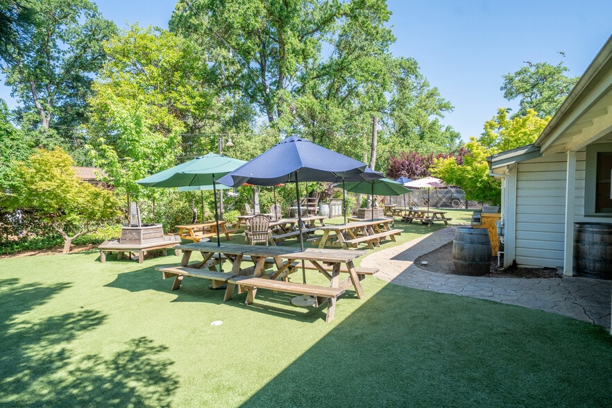 More Photos Of 350 Main St, Murphys Restaurant For Sale