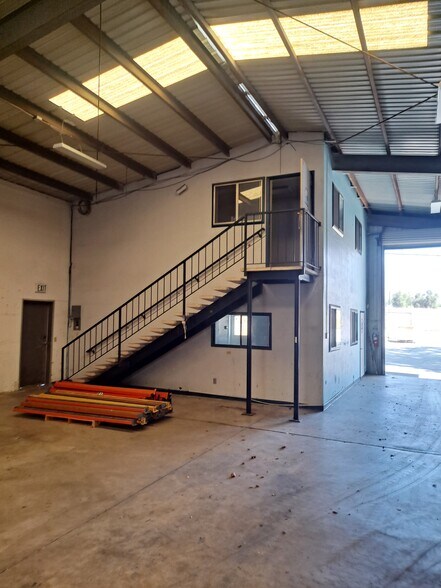 More Photos Of 1126 E Lincoln St, Banning Manufacturing For Lease