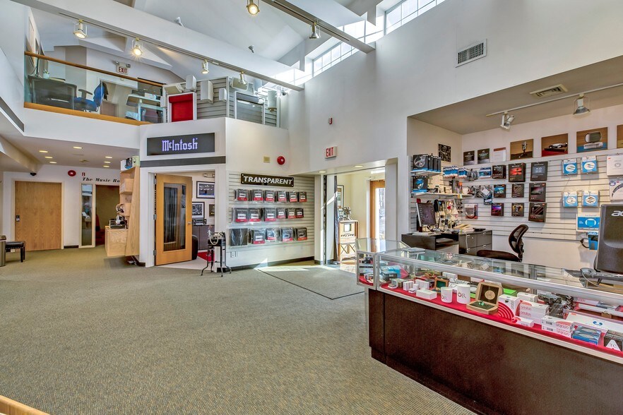 More Photos Of 2845 Middle Country Rd, Lake Grove Storefront Retail Office For Sale