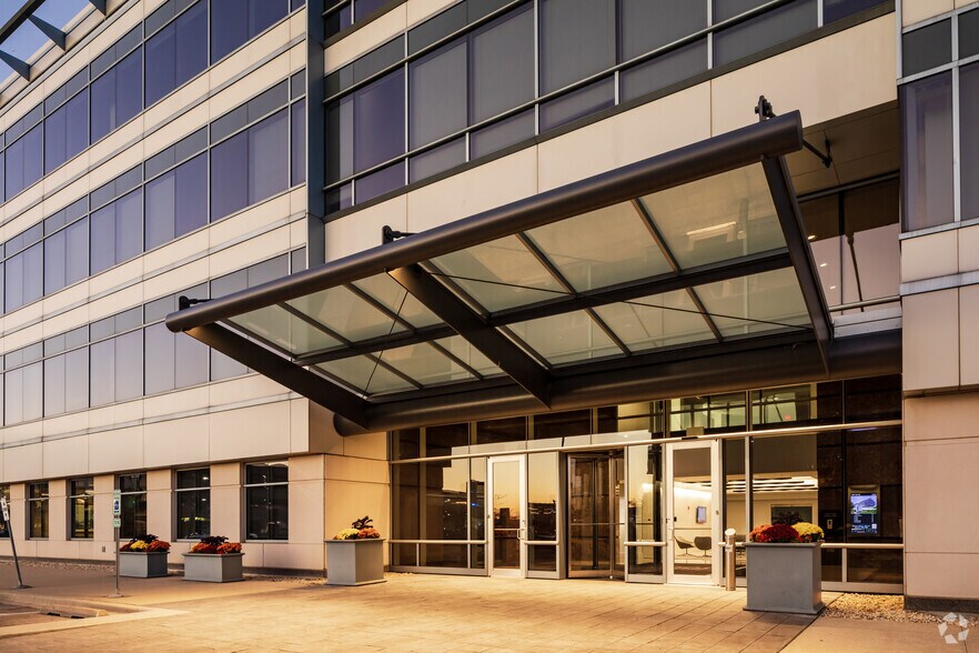 More Photos Of 2001 York Rd, Oak Brook Office For Lease