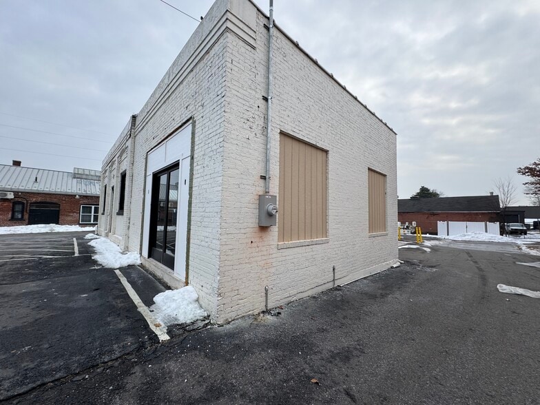 More Photos Of 1049 New Britain Ave, West Hartford Freestanding For Lease