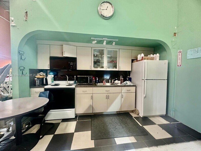 More Photos Of 1751 38th Pl. Unit 1004A Pl, Hialeah Flex For Sale