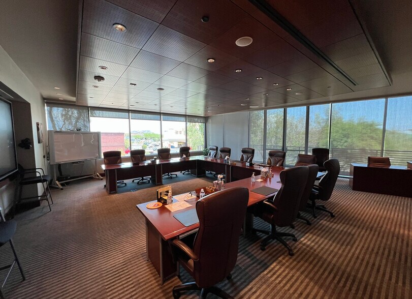 More Photos Of 5656 W Talavi Blvd, Glendale Office For Sale