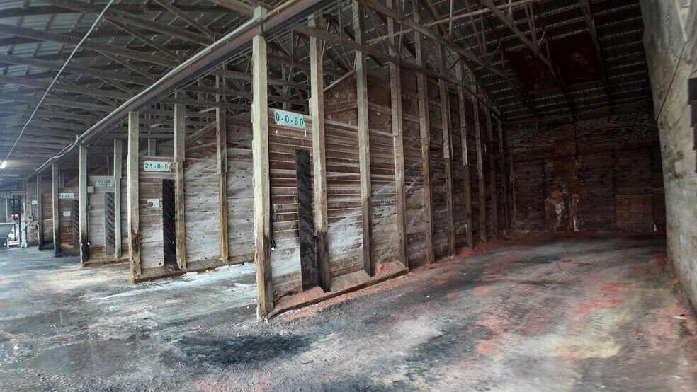 More Photos Of 2010 Edmonton Rd, Tompkinsville General Retail For Sale