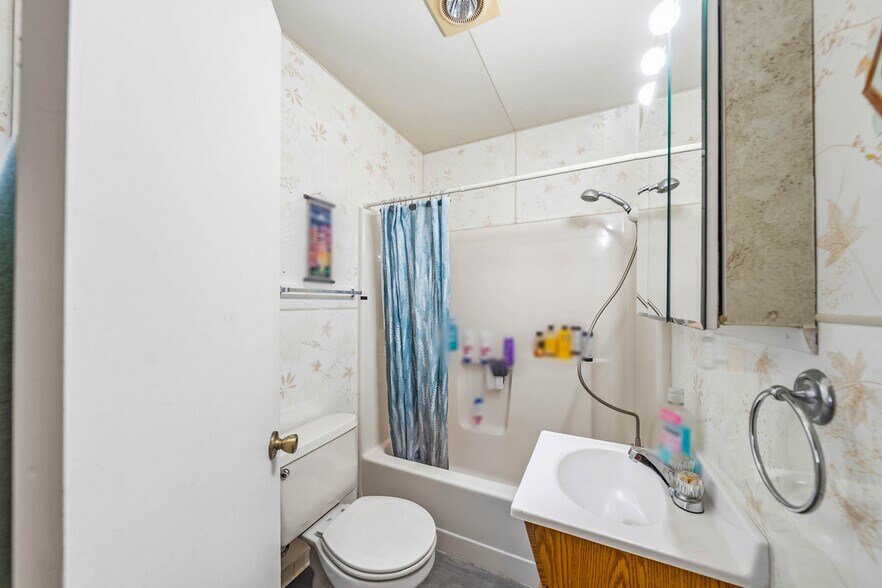 More Photos Of 542 Pacific Ave, Brookings Multifamily For Sale