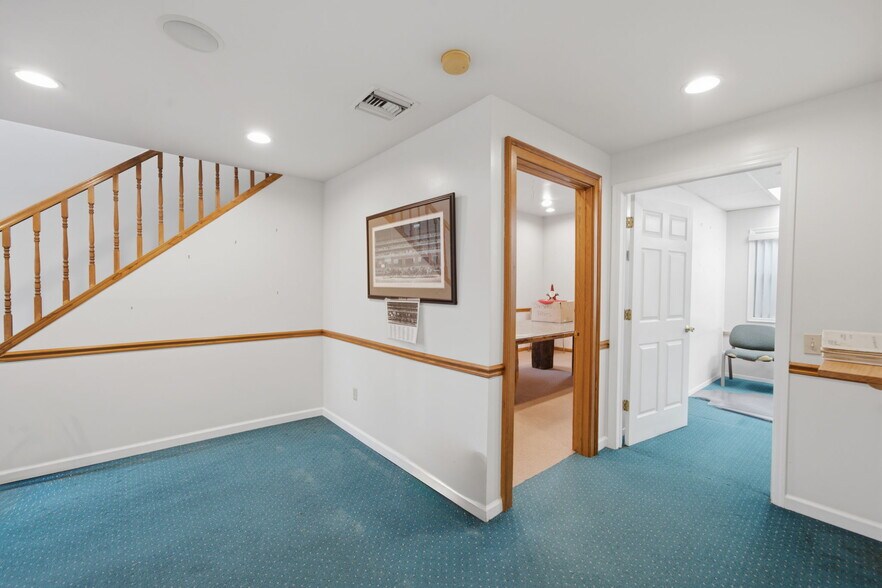 More Photos Of 147 N Ocean Ave, Patchogue Office For Sale