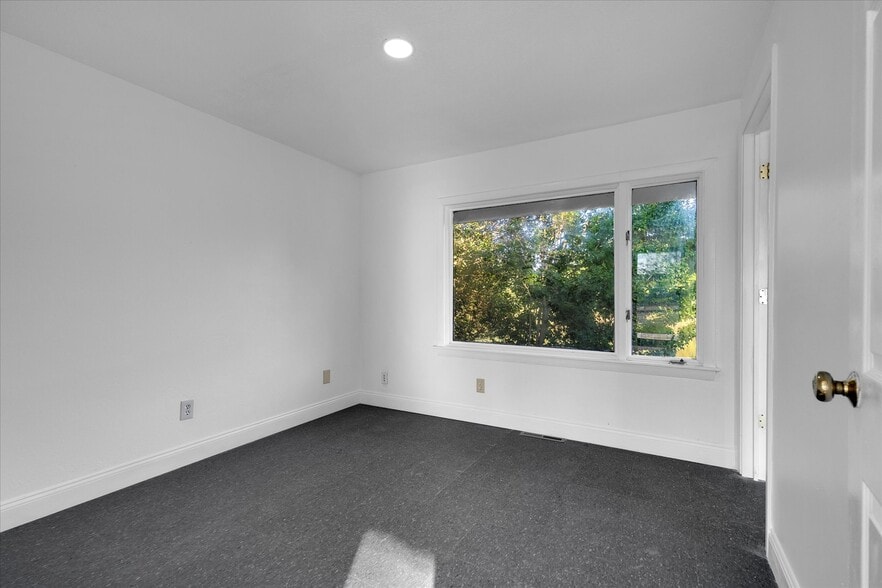 More Photos Of 307 Falmouth Rd, Hyannis Office For Sale