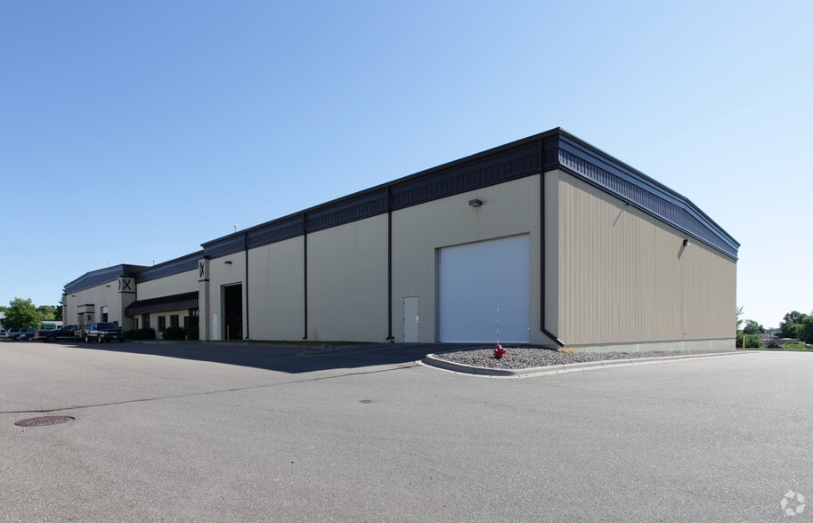 More Photos Of 2195 Daniels St, Long Lake Warehouse For Lease