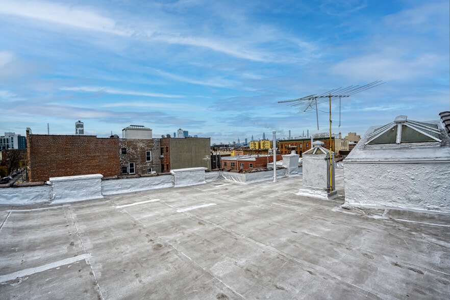 More Photos Of 3172 44th St, Astoria Multifamily For Sale