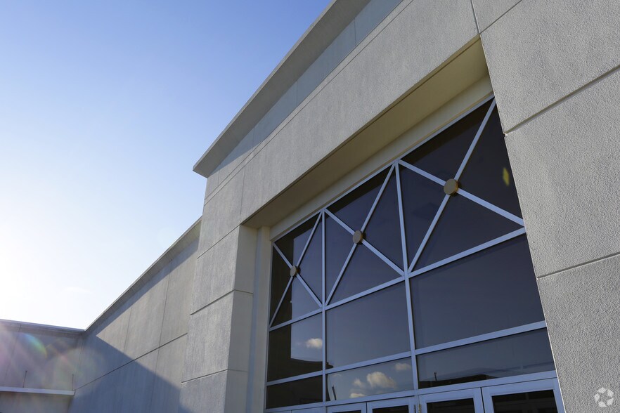 More Photos Of 5600 Harvey St, Muskegon Department Store For Sale