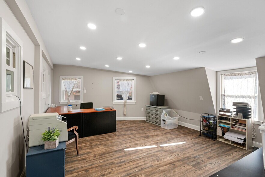 More Photos Of 101 E Marshall St, Remington Storefront Retail Office For Lease