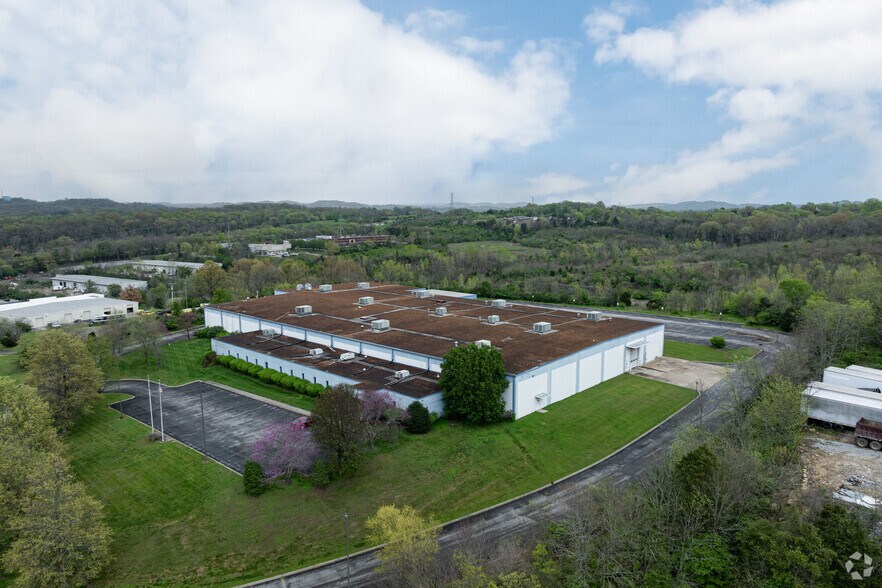 More Photos Of 324 Freehill Rd, Hendersonville Manufacturing For Lease