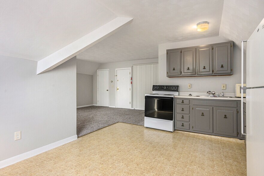 More Photos Of 324 Stuart Ave, Kalamazoo Apartments For Sale