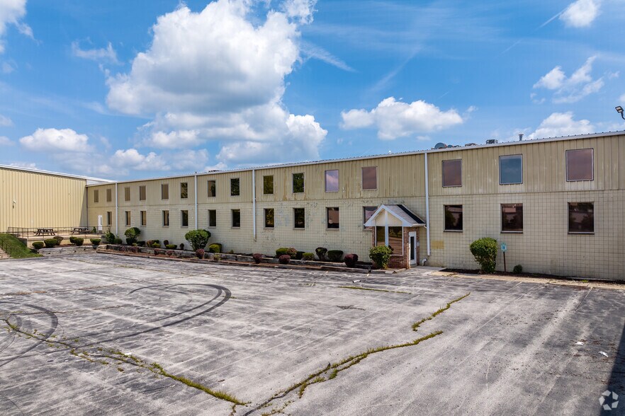 More Photos Of 7900 W Tower Ave, Milwaukee Manufacturing For Sale
