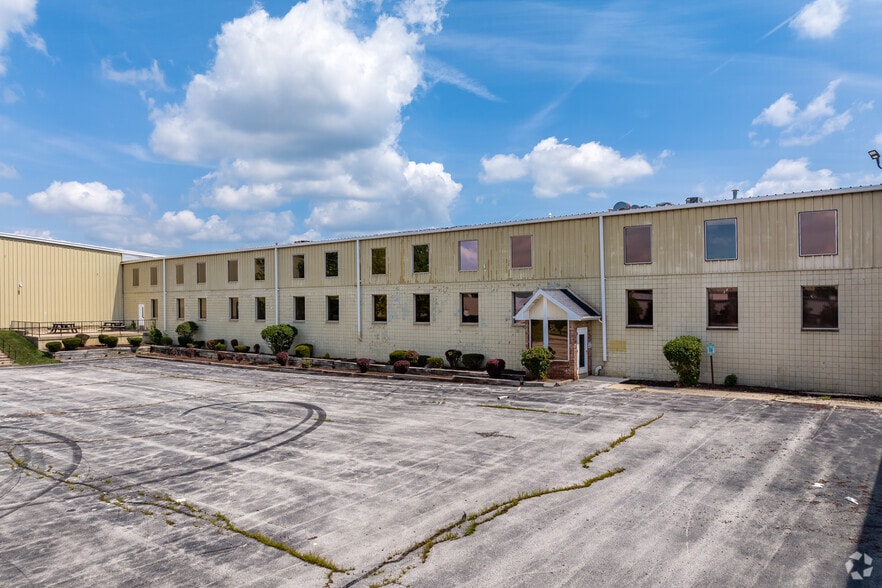 More Photos Of 7900 W Tower Ave, Milwaukee Manufacturing For Lease