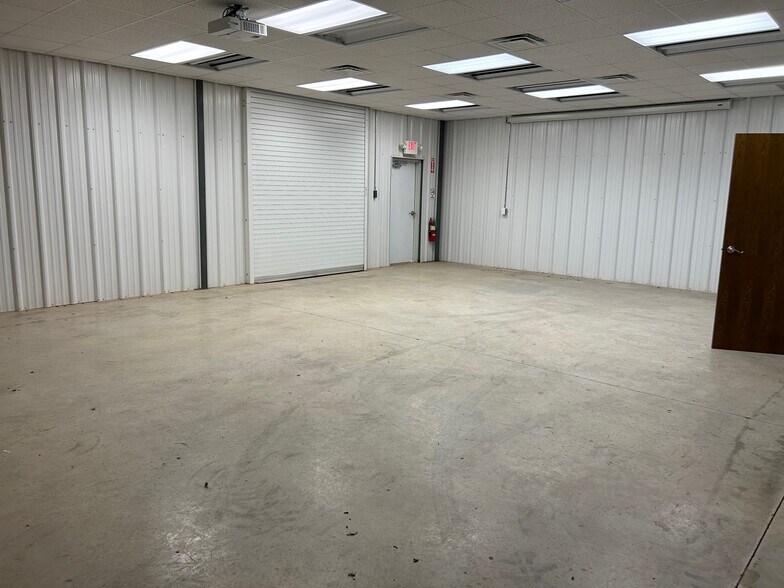 More Photos Of 7118 N Hwy 81, Duncan Unknown For Lease