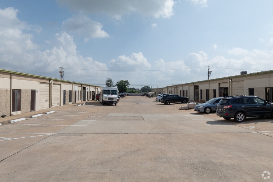 More Photos Of 5214 Burleson Rd, Austin Unknown For Lease