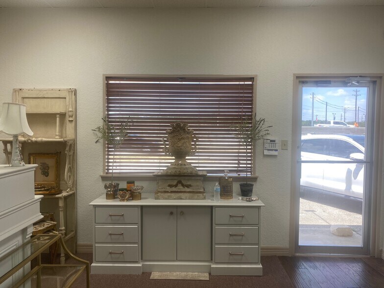 More Photos Of 32820 W IH-10, Boerne Office For Lease