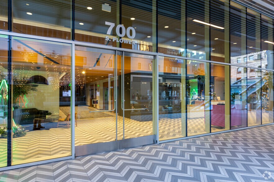 More Photos Of 700 S Flower St, Los Angeles Office For Lease