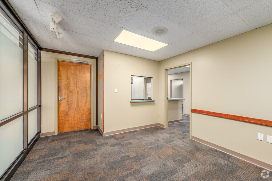 More Photos Of 6789 Ridge Rd, Parma Medical For Lease