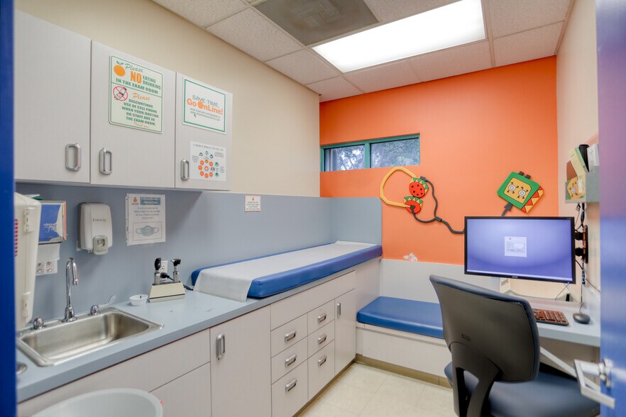 More Photos Of 1835 N Corporate Lakes Blvd, Weston Medical For Sale