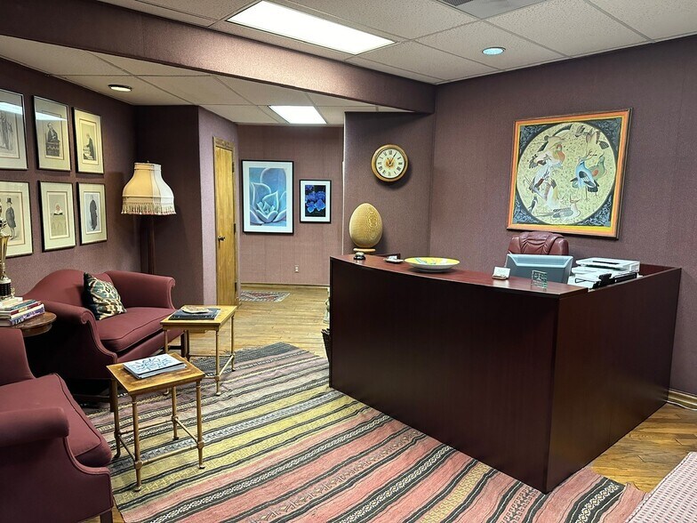 More Photos Of 8330-8350 Meadow Rd, Dallas Office For Sale